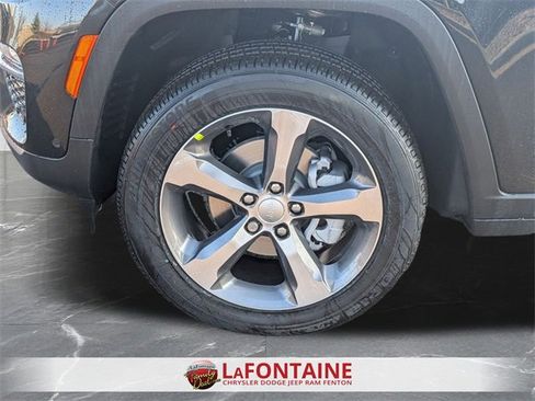 New 2025 Jeep Grand Cherokee Limited w/ Luxury Tech Group II image 34