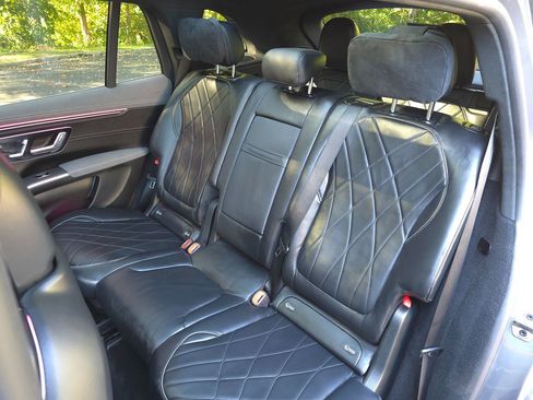 Used 2023 Mercedes-Benz EQS 580 4MATIC SUV image 17