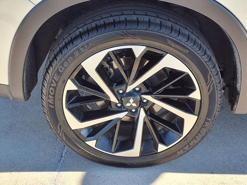 Used 2024 Mitsubishi Outlander SE image 9