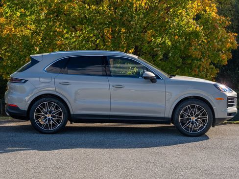 Certified 2024 Porsche Cayenne image 8
