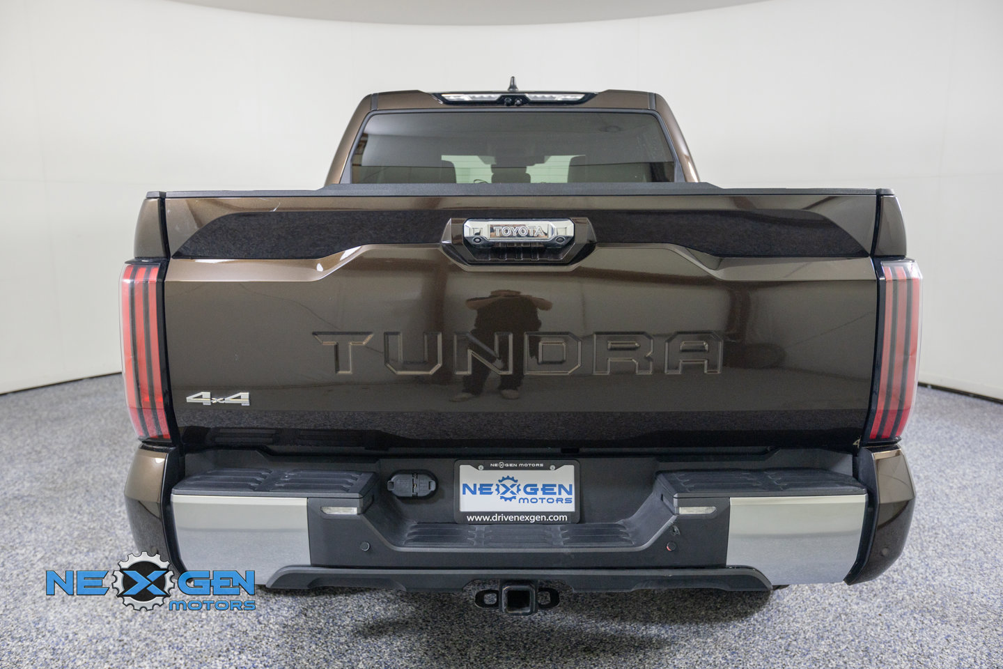 Used 2024 Toyota Tundra Limited AWD/4WD image 7