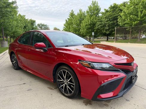 Used 2021 Toyota Camry SE FWD image 6