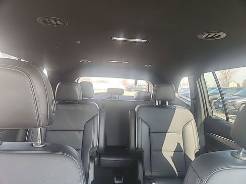 Used 2025 Buick Enclave Preferred image 15