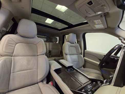 Used 2019 Lincoln Navigator Reserve AWD/4WD image 23