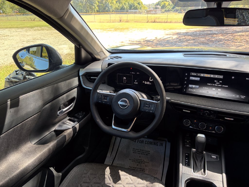 Used 2025 Nissan Kicks SV FWD image 8
