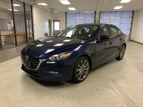 Used 2018 MAZDA MAZDA3 Touring FWD image 3