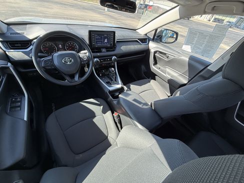 Used 2021 Toyota RAV4 LE image 10