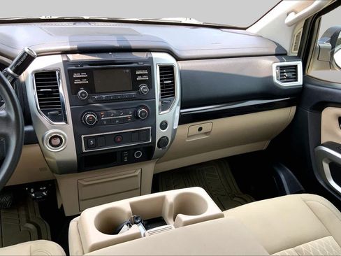 Used 2017 Nissan Titan SV RWD image 6