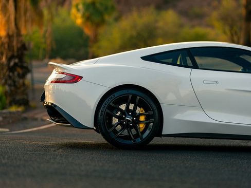 Used 2015 Aston Martin Vanquish Coupe image 15