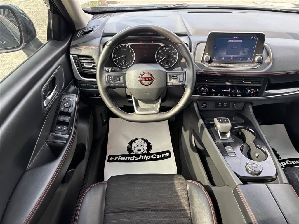 Used 2025 Nissan Rogue SV AWD/4WD image 3