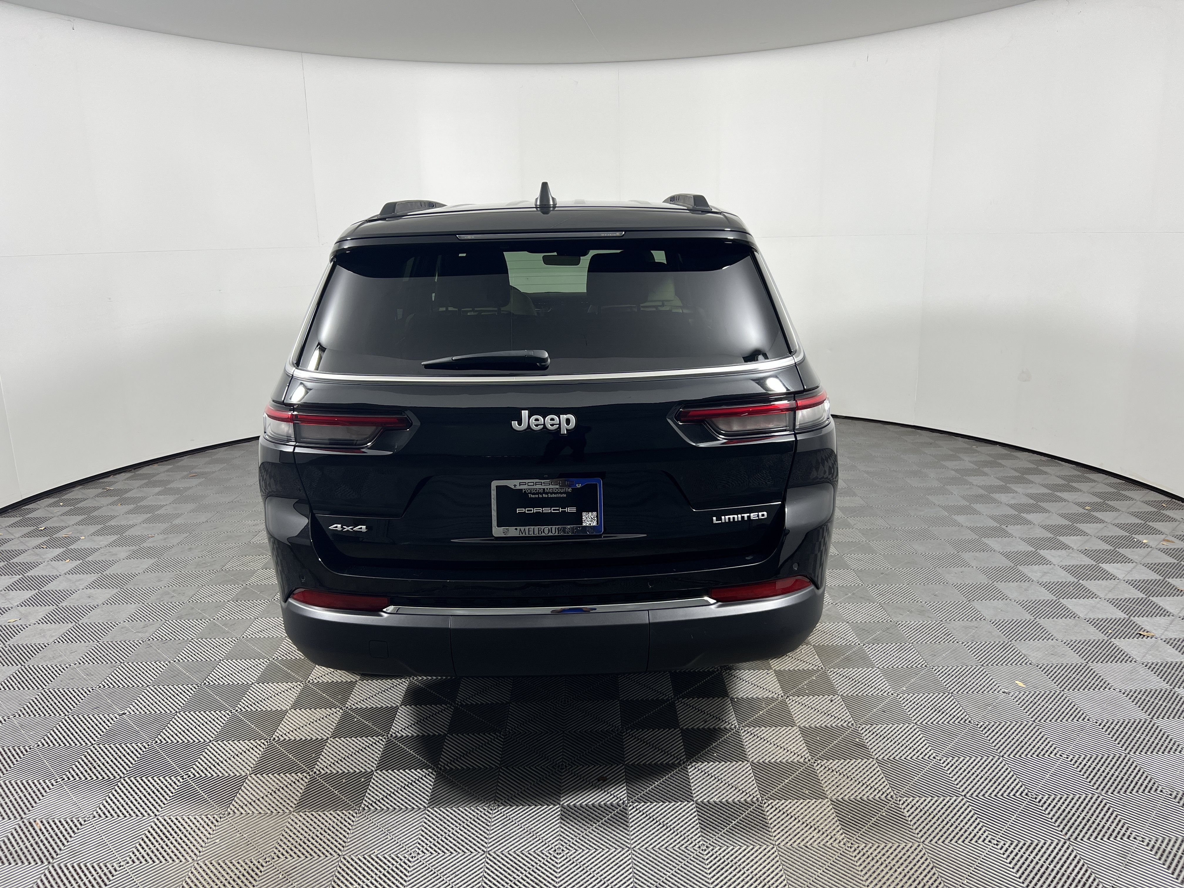 Used 2025 Jeep Grand Cherokee L Limited AWD/4WD image 4