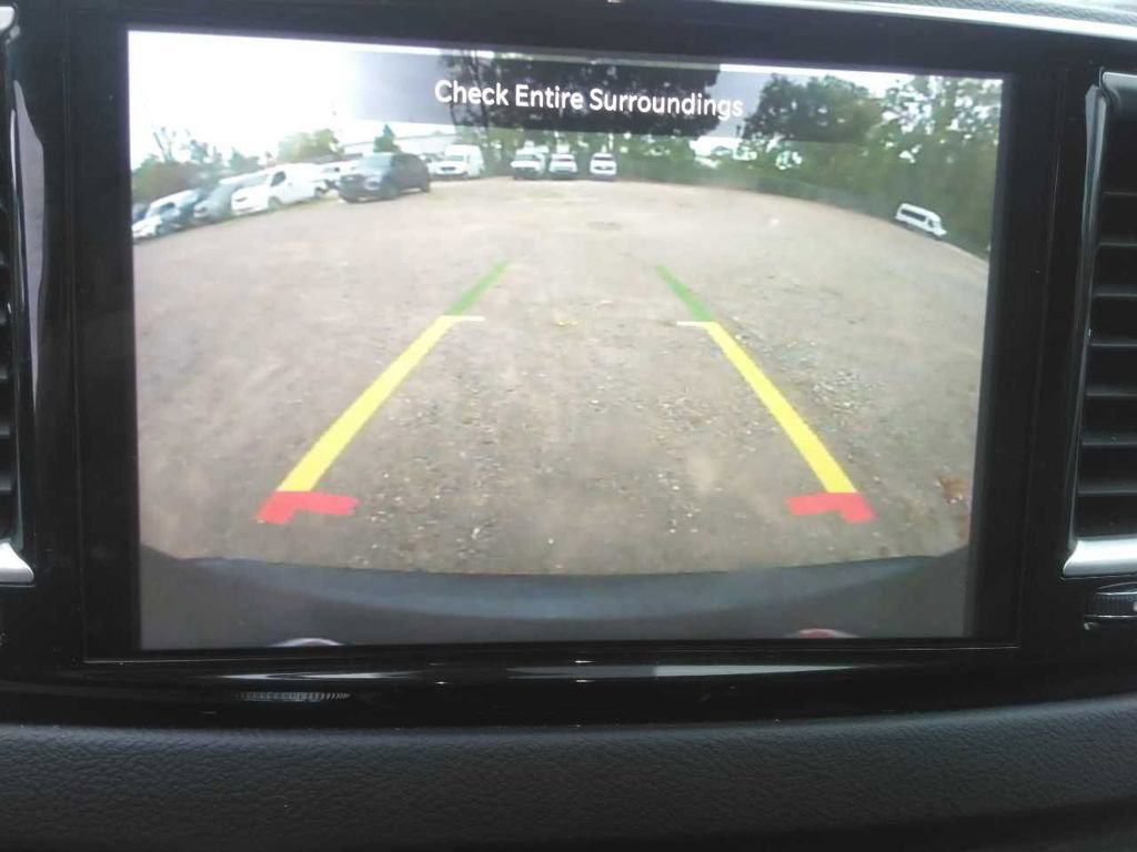 Used 2023 Chrysler Pacifica Touring-L FWD image 5