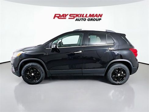 Used 2020 Chevrolet Trax LT w/ LT Convenience Package image 4