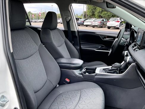 Used 2021 Toyota RAV4 XLE w/ Carpet Mat Package (TMS) FWD image 8