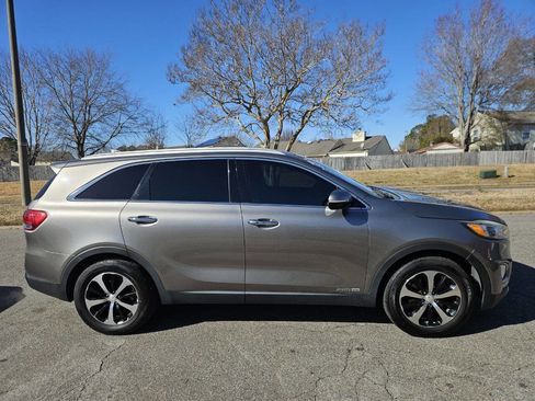 Used 2017 Kia Sorento EX image 7