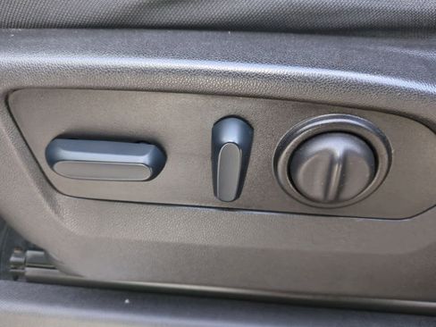 Used 2022 Chevrolet Silverado 2500 LT w/ Convenience Package image 17