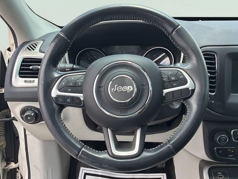 Used 2019 Jeep Compass Latitude FWD image 28