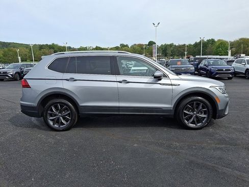 Certified 2022 Volkswagen Tiguan SE w/ Panoramic Sunroof Package image 8