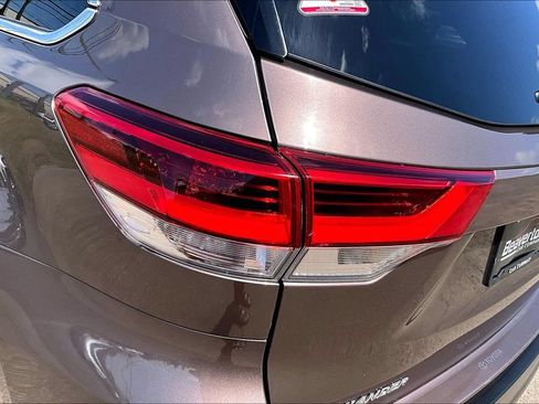 Used 2018 Toyota Highlander Limited Platinum AWD/4WD image 28