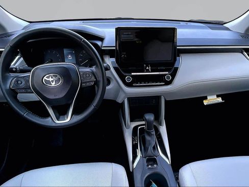 Used 2025 Toyota Corolla Cross LE FWD image 16