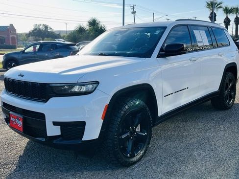 Used 2021 Jeep Grand Cherokee L Laredo image 3