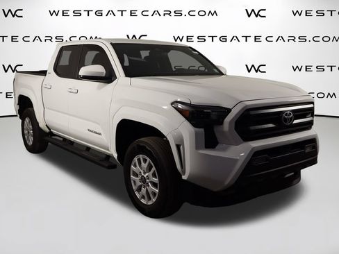 Used 2025 Toyota Tacoma SR5 RWD image 38
