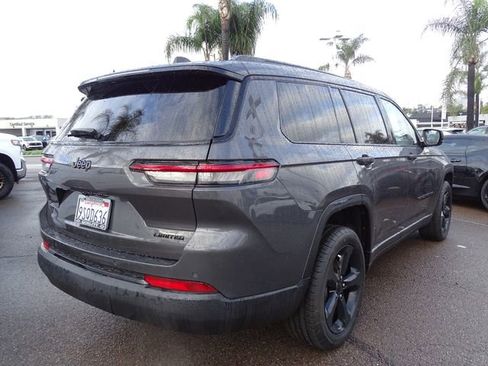 Used 2025 Jeep Grand Cherokee L Limited w/ Black Appearance Package image 3