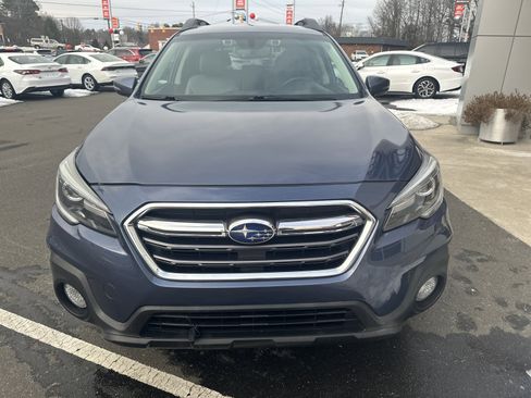 Used 2018 Subaru Outback 2.5i Limited image 3
