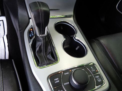 Used 2019 Jeep Grand Cherokee Summit AWD/4WD image 12