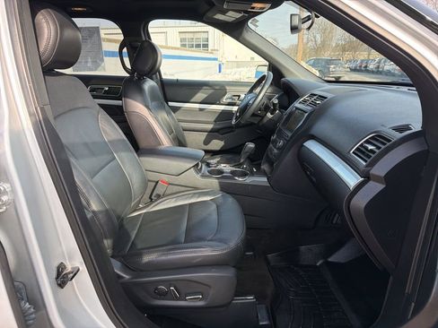 Used 2017 Ford Explorer XLT w/ Equipment Group 202A image 26
