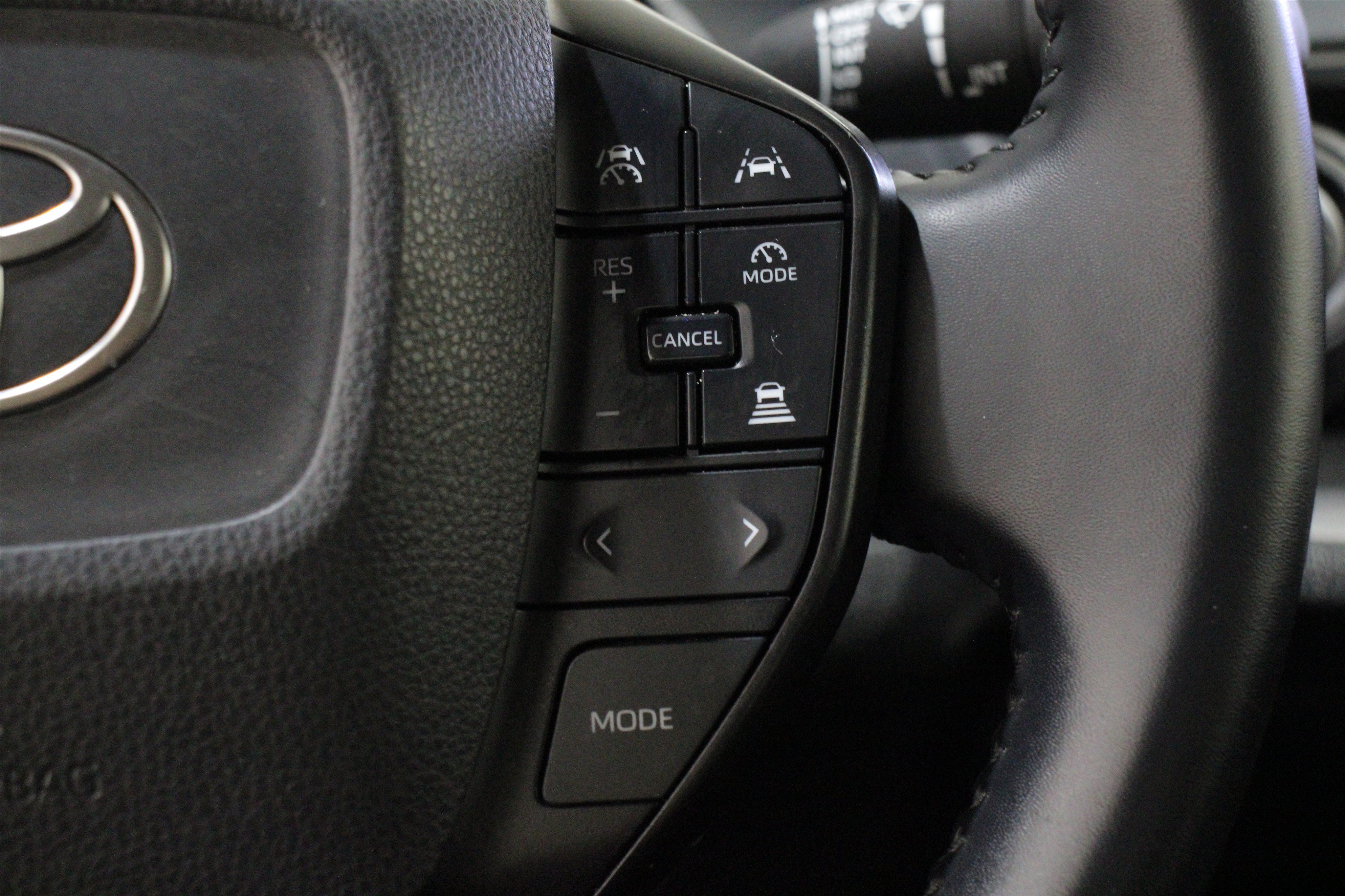 Used 2024 Toyota Prius LE FWD image 10