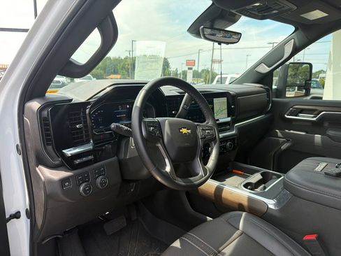 Used 2025 Chevrolet Silverado 3500 High Country w/ Technology Package AWD/4WD image 3