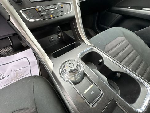 Used 2017 Ford Fusion SE w/ Fusion SE Technology Package image 20