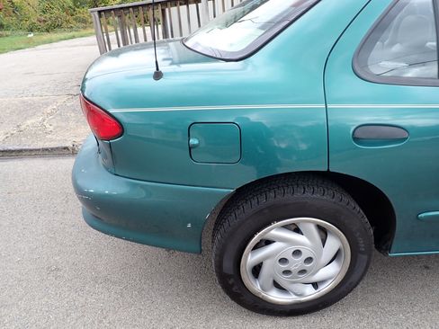 Used 1998 Chevrolet Cavalier Sedan w/ Preferred Equipment Group 1 image 14