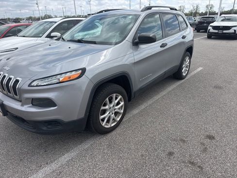 Used 2016 Jeep Cherokee Sport image 1