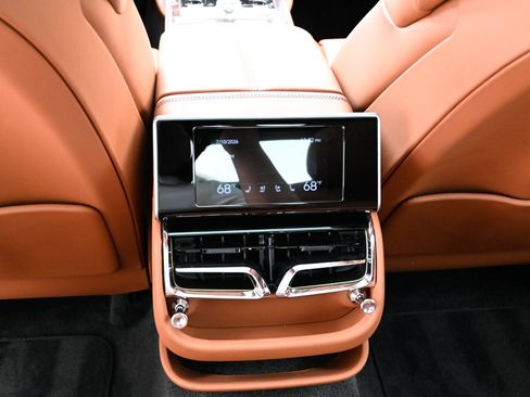 Used 2022 Bentley Flying Spur V8 AWD/4WD image 44
