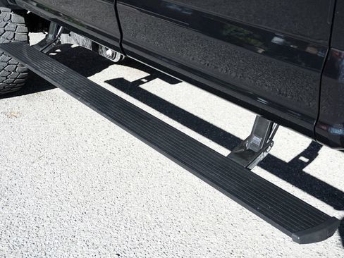 Used 2022 Ford F250 Lariat w/ Black Appearance Package image 6