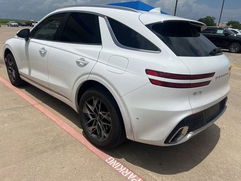 Used 2022 Genesis GV70 2.5T w/ Advanced Package AWD/4WD image 3