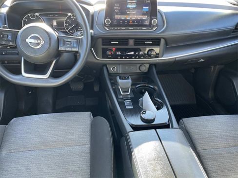 Used 2023 Nissan Rogue SV image 7