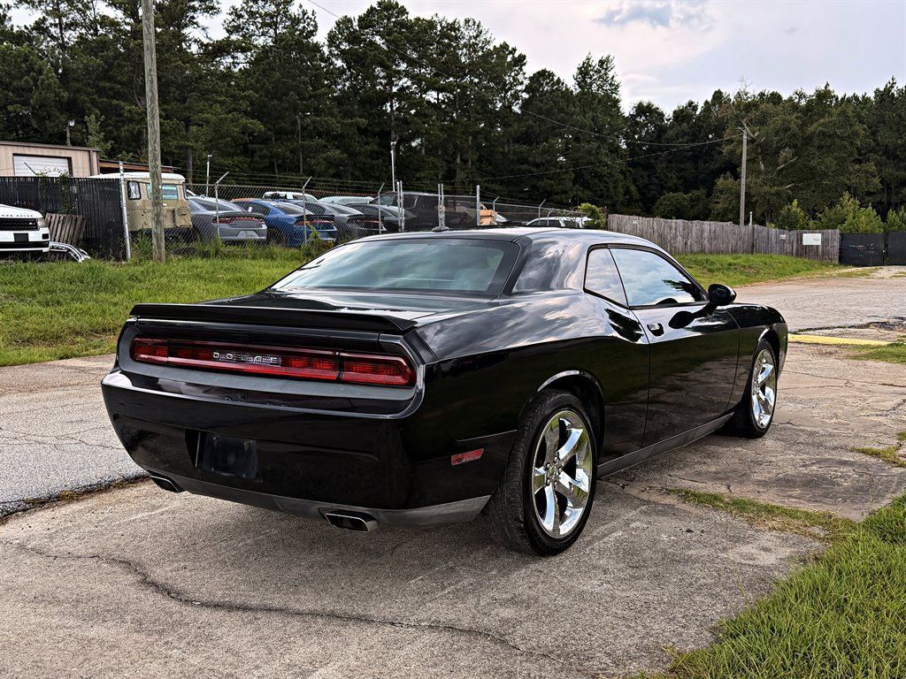 Used 2014 Dodge Challenger R/T RWD image 5