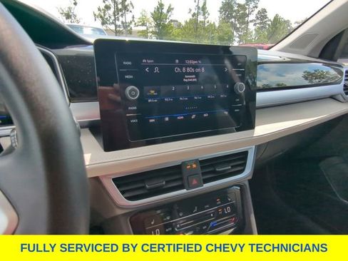 Used 2025 Volkswagen Taos SE AWD/4WD image 31