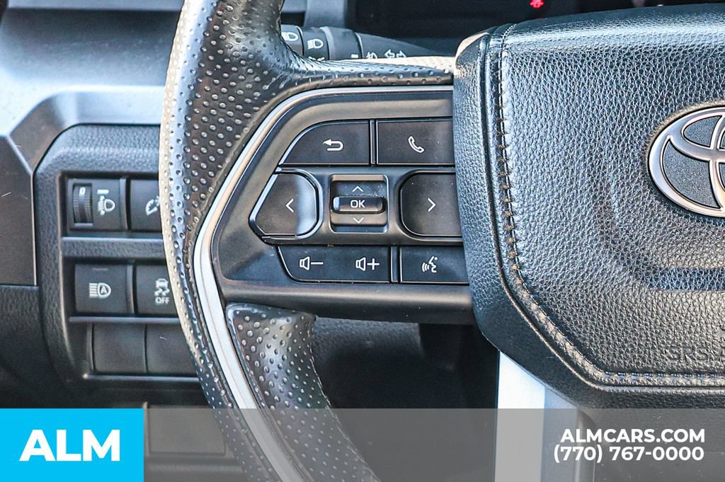 Used 2025 Toyota 4Runner SR5 AWD/4WD image 33