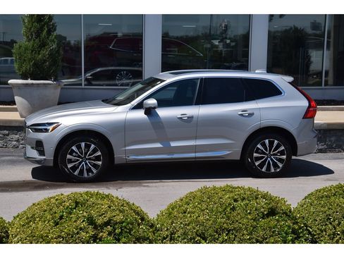 Used 2023 Volvo XC60 B5 Plus w/ Climate Package AWD/4WD image 7