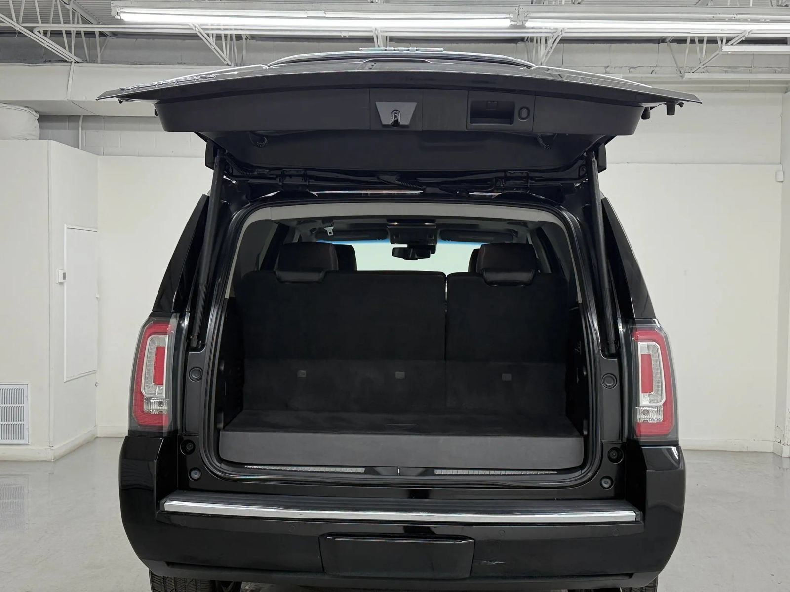 Used 2018 GMC Yukon Denali w/ Open Road Package RWD image 45