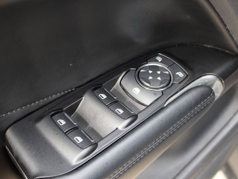 Used 2019 Lincoln MKC Premiere FWD image 12