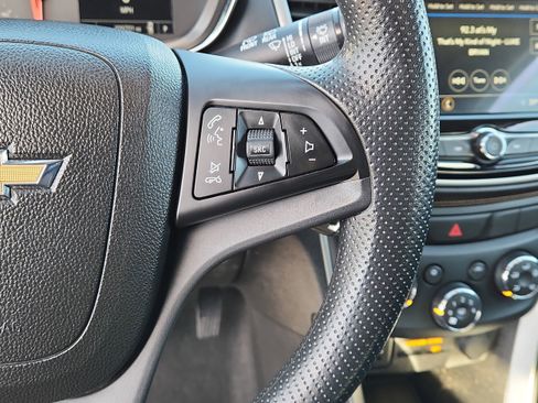 Used 2018 Chevrolet Trax LS FWD image 16