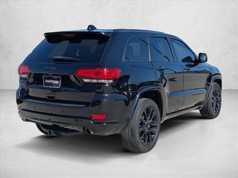 Used 2017 Jeep Grand Cherokee Altitude RWD image 5