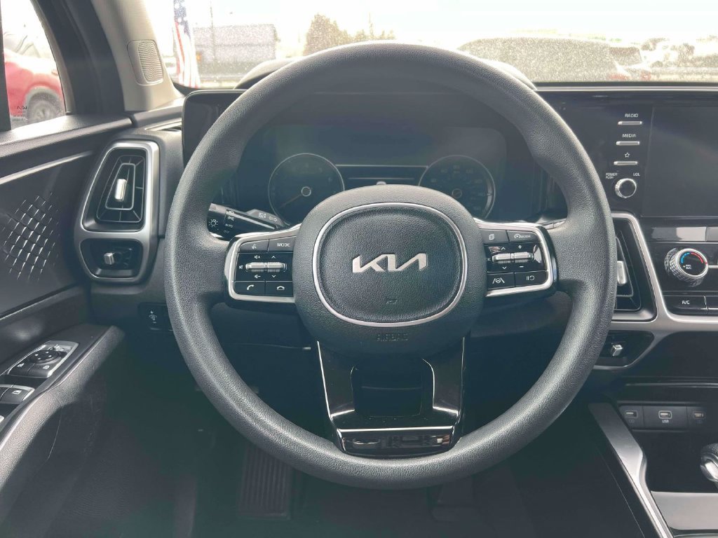 Used 2023 Kia Sorento LX AWD/4WD image 16