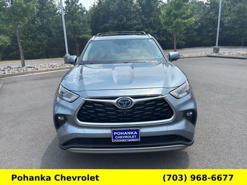 Used 2023 Toyota Highlander Platinum AWD/4WD image 2