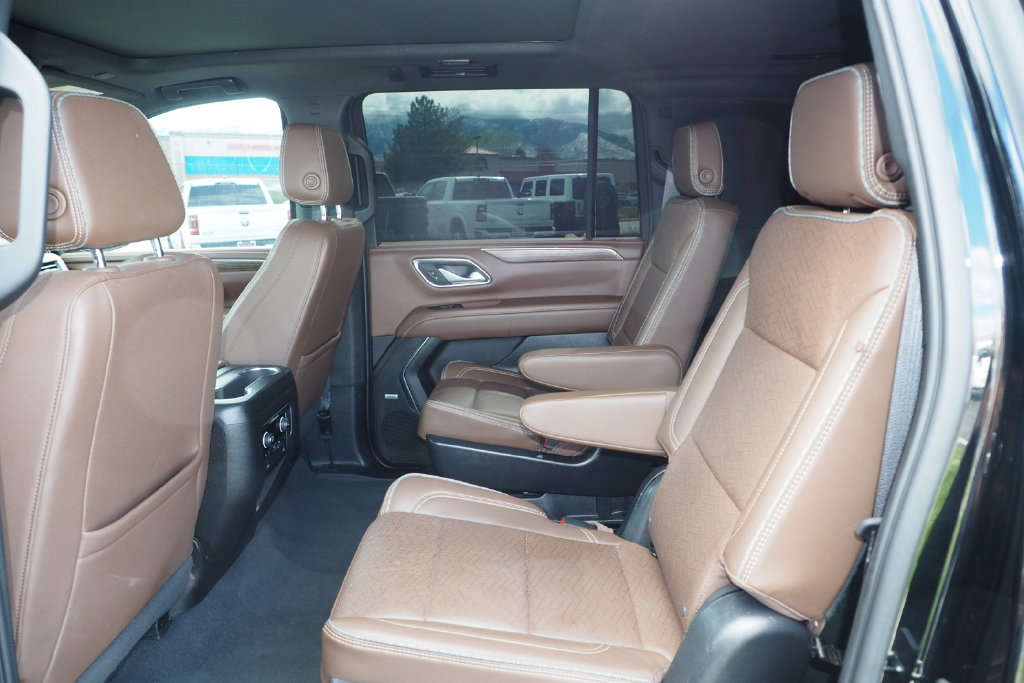 Used 2022 Chevrolet Suburban High Country w/ Premium Package 2 AWD/4WD image 16